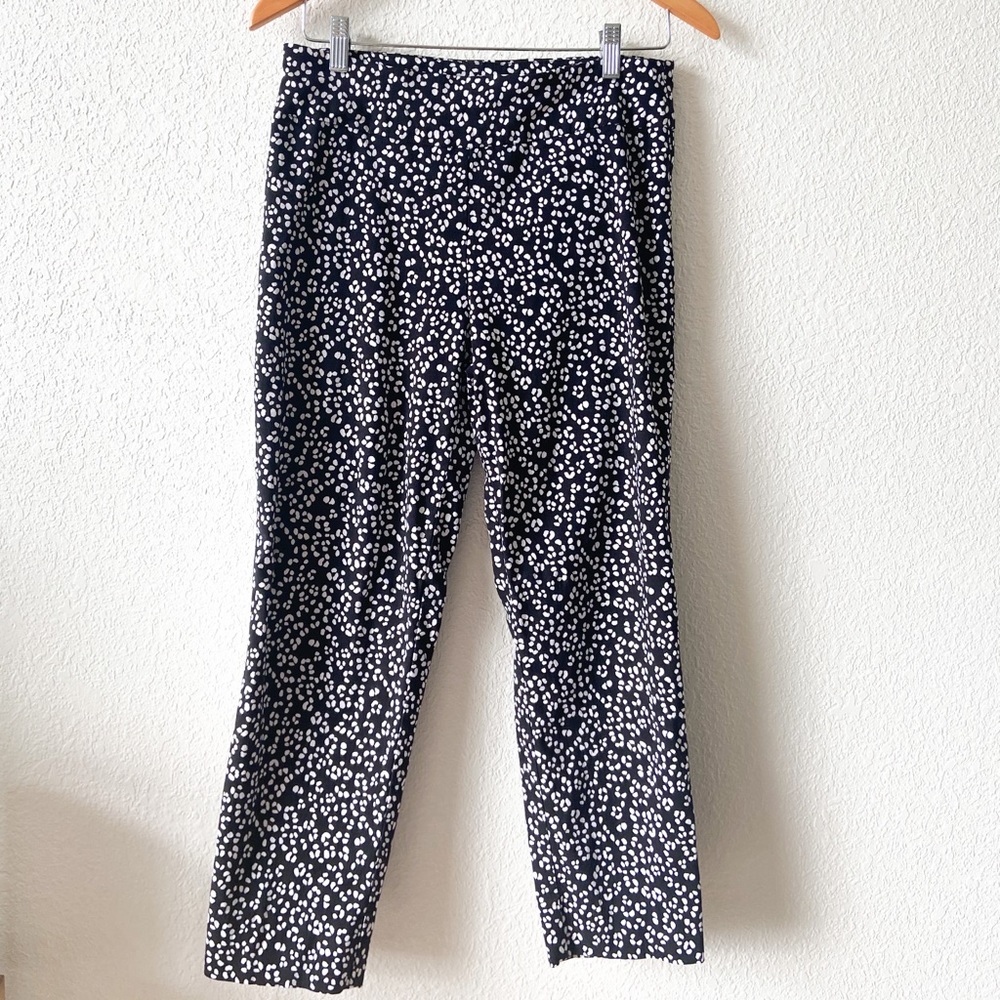 Pull On Capri Pants with Slimming Details